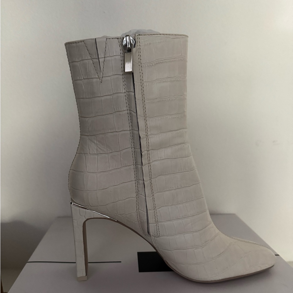 Dolce Vita Kelsie Ivory Croco Print Leather Boots Size 8